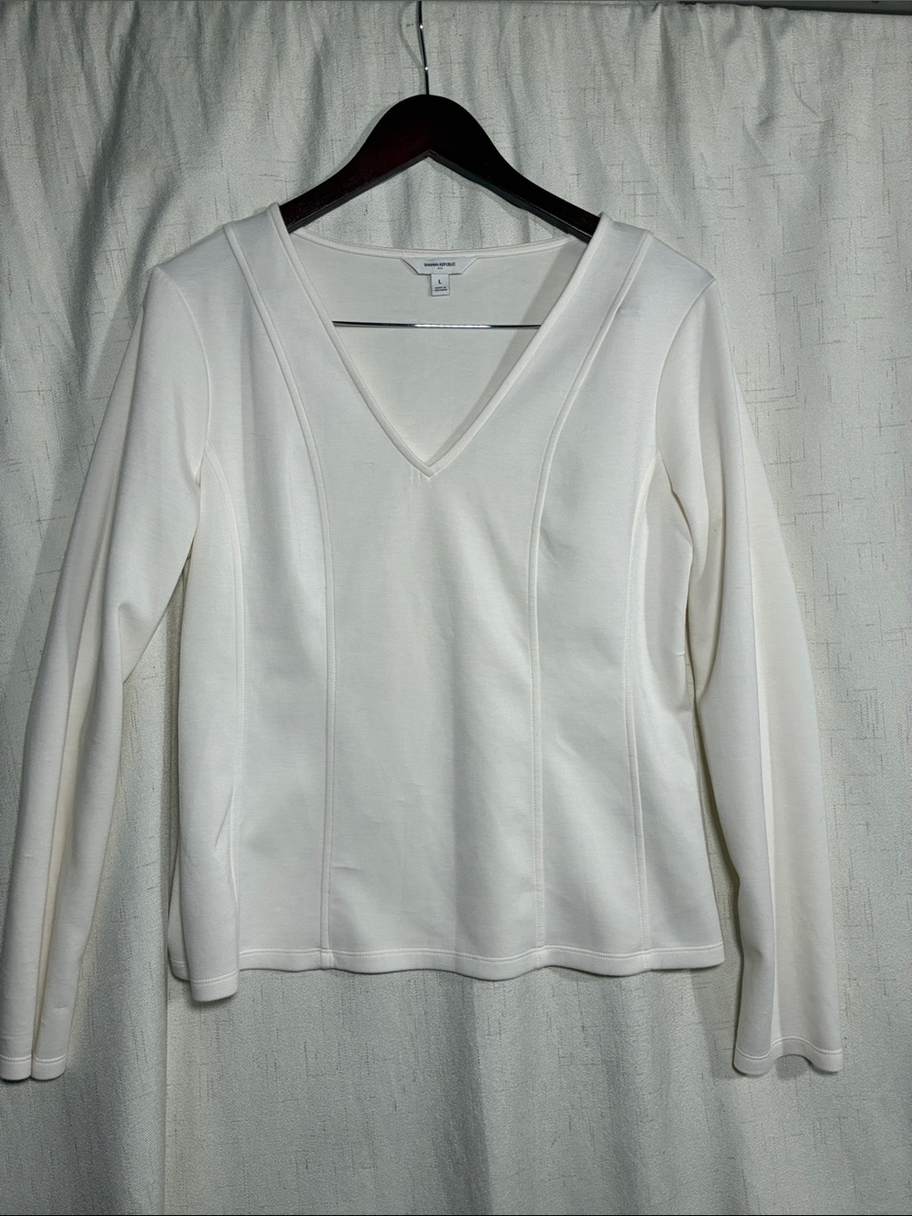 Banana Republic Cream V-Neck Long Sleeve Top